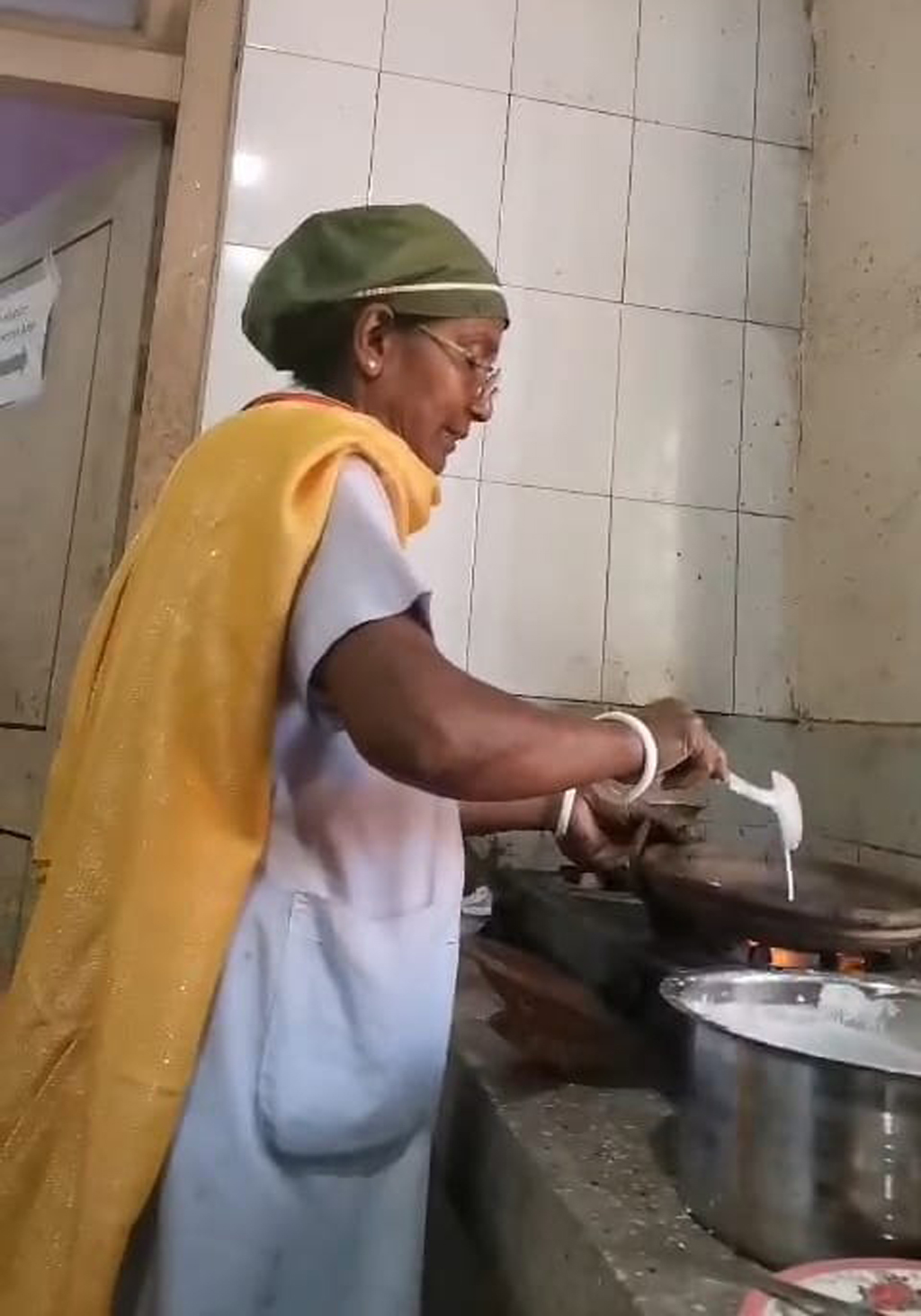 ওটির পাশেই রান্না-খাওয়া: তিন সদস্যের তদন্ত কমিটি ফেনী হাসপাতালের