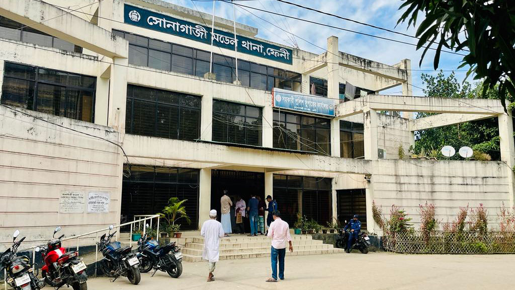 বোরকা পরে বিএনপি কর্মীর ওপর হামলা, খুঁটিতে বেঁধে কুপিয়ে হত্যার পর হাত-পা বিচ্ছিন্ন