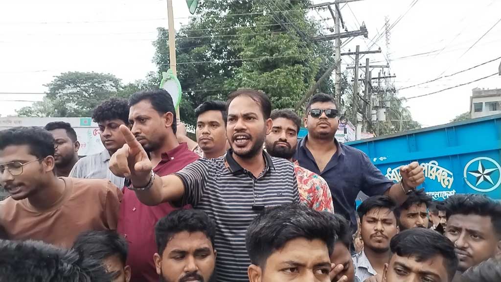 ‘ক্ষমা না চাইলে এনসিপিকে ফেনীতে ঢুকতে দেওয়া হবে না’