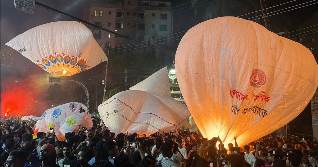 ফানুস উৎসবে বর্ণিল চট্টগ্রামের আকাশ