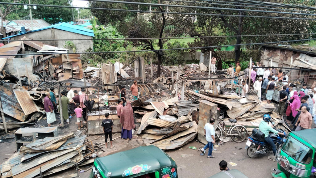 ফেনীতে ১৩ দোকান পুড়ে অর্ধকোটি টাকার ক্ষতি