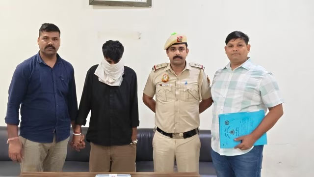 পরকীয়ার প্রমাণ লোপাটে প্রেমিককে দিয়ে স্বামীর ফোন ছিনতাই করালেন নারী