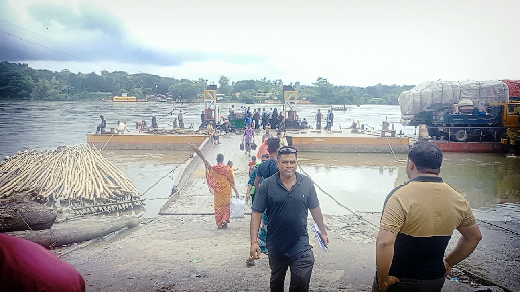 কর্ণফুলীতে প্রবল স্রোত, চন্দ্রঘোনা-রাইখালী ফেরি চলাচল বন্ধ