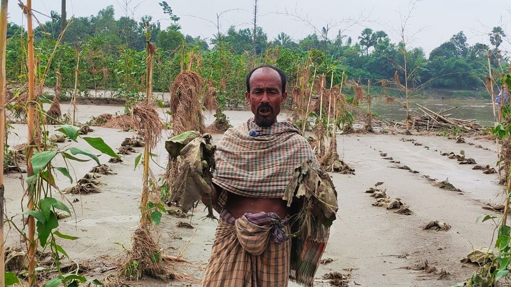 ঋণ নিয়ে আগাম সবজি চাষ, পাহাড়ি ঢলে ফসল হারালেন ফটিকছড়ির কৃষকেরা