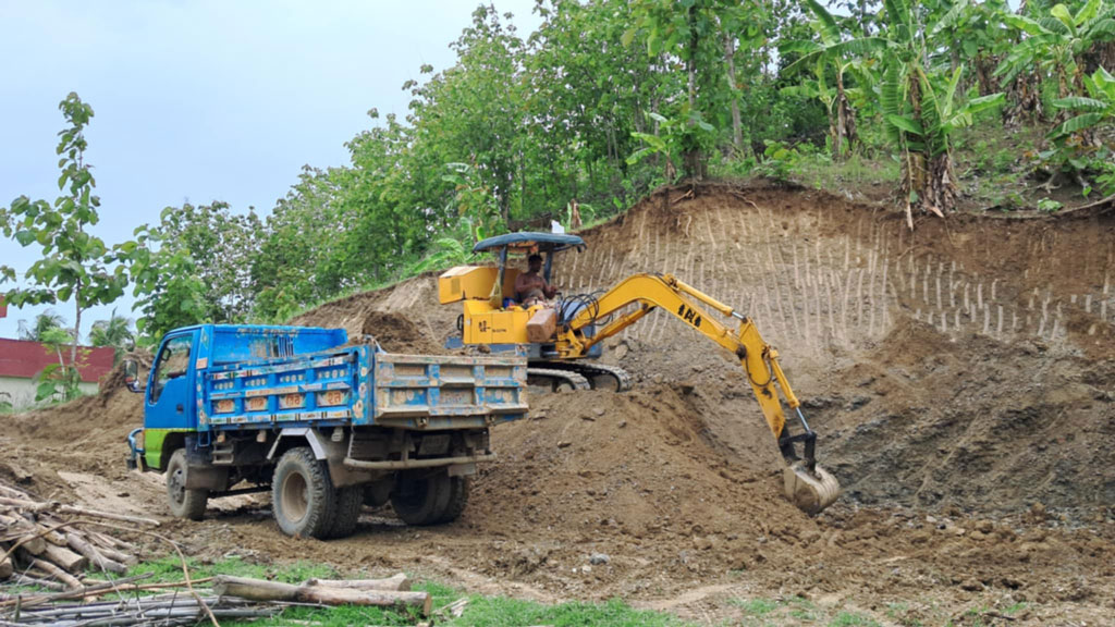 বান্দরবানের ৪ পাহাড়ে যুবদল নেতার কোপ
