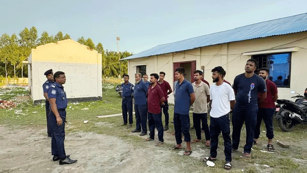 অবশেষে ভাসানী সেতুর অস্থায়ী পুলিশ ক্যাম্প চালু