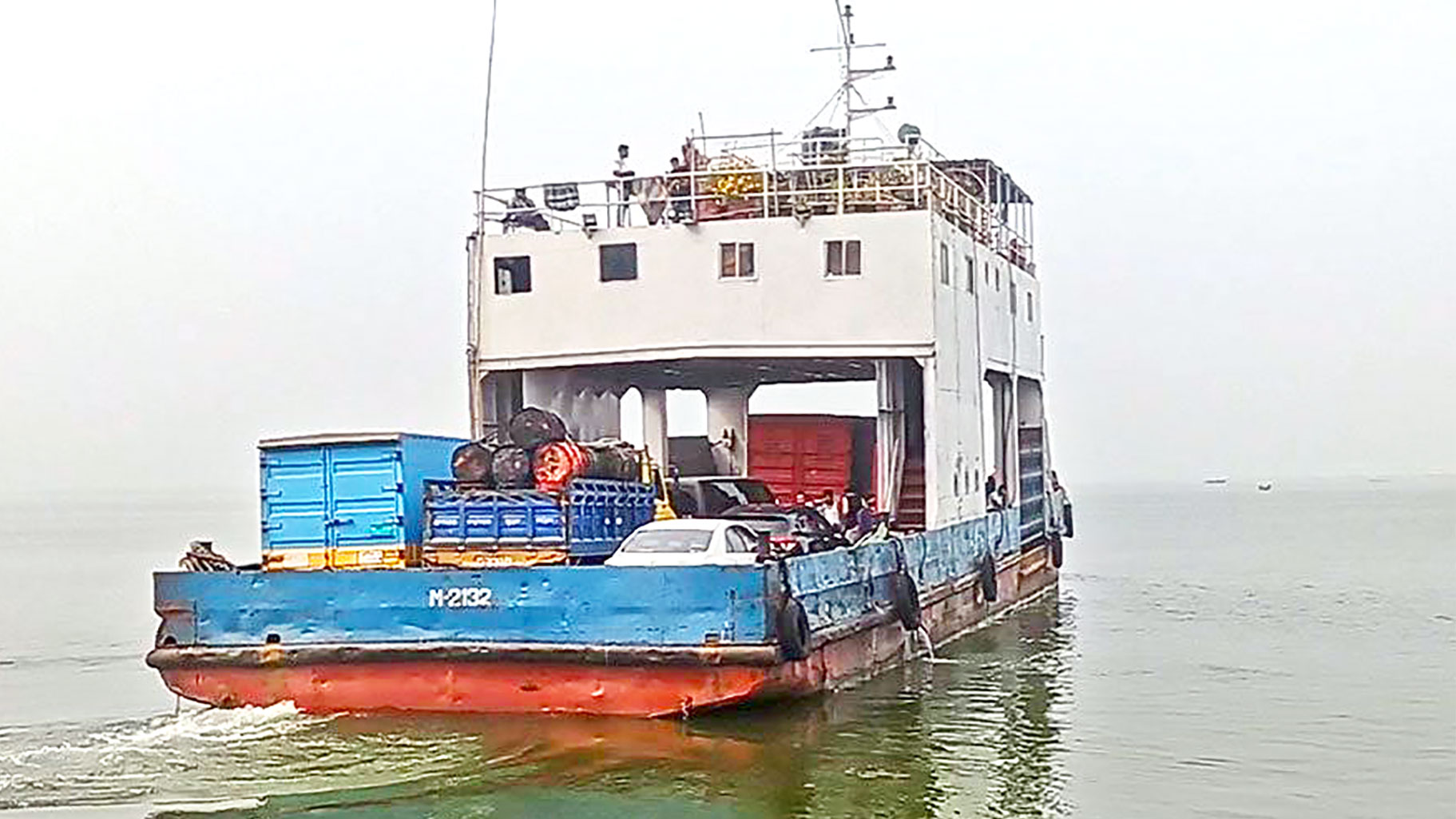 ফেরিতে জুয়ার ফাঁদে ছিনতাই