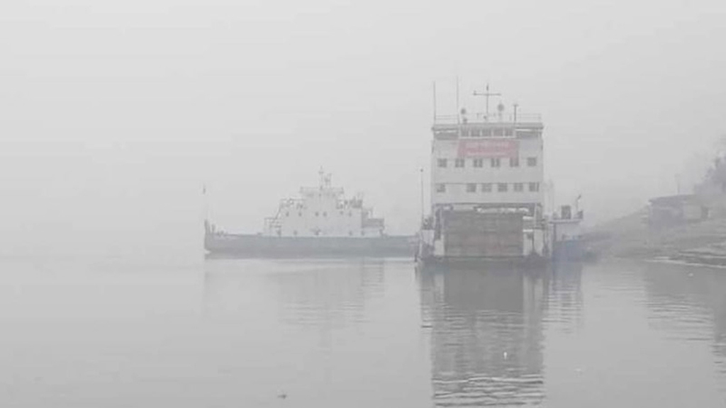 প্রায় ১১ ঘণ্টা পর দুই নৌপথে ফেরি চলাচল শুরু