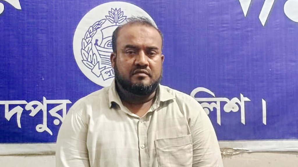 ফরিদগঞ্জ পৌর আওয়ামী লীগের সভাপতি গ্রেপ্তার