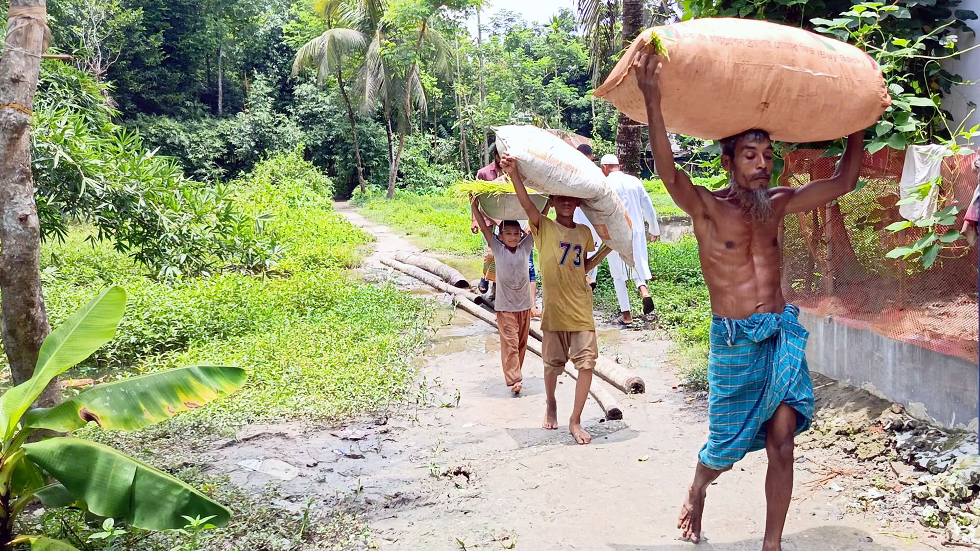 ‘পাকা করা লাগব না, রাস্তায় ইট বিছিয়ে দিলেই আমরা খুশি’