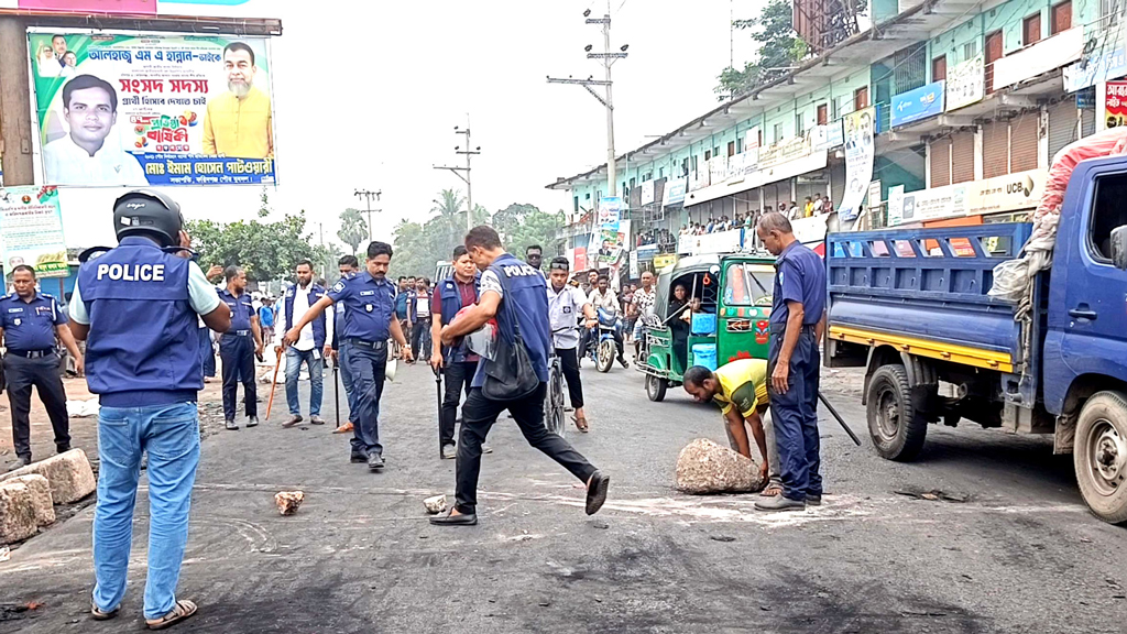 সড়ক অবরোধ মনোনয়নবঞ্চিত বিএনপি নেতার সমর্থকদের