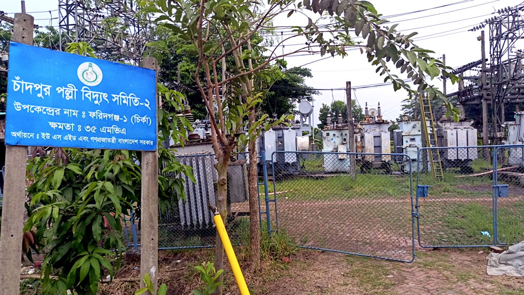 ‘যে বাতাসে লুঙ্গি ওড়ে না, সেই বাতাসের ভয়েই বিদ্যুৎ পালায়’