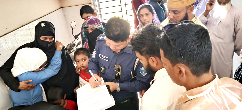 ফরিদগঞ্জে শৌচাগার থেকে প্রবাসীর স্ত্রীর গলাকাটা লাশ উদ্ধার