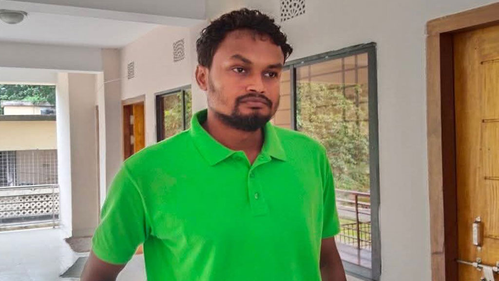 রংপুরে দুর্নীতির অভিযোগে সহযোদ্ধাদের হাতে সমন্বয়ক অবরুদ্ধ