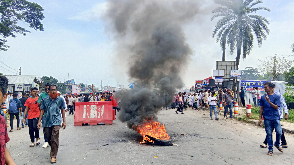 আসন পুনর্বিন্যাসের প্রতিবাদ, ভাঙ্গায় ফের দুই মহাসড়ক অবরোধ