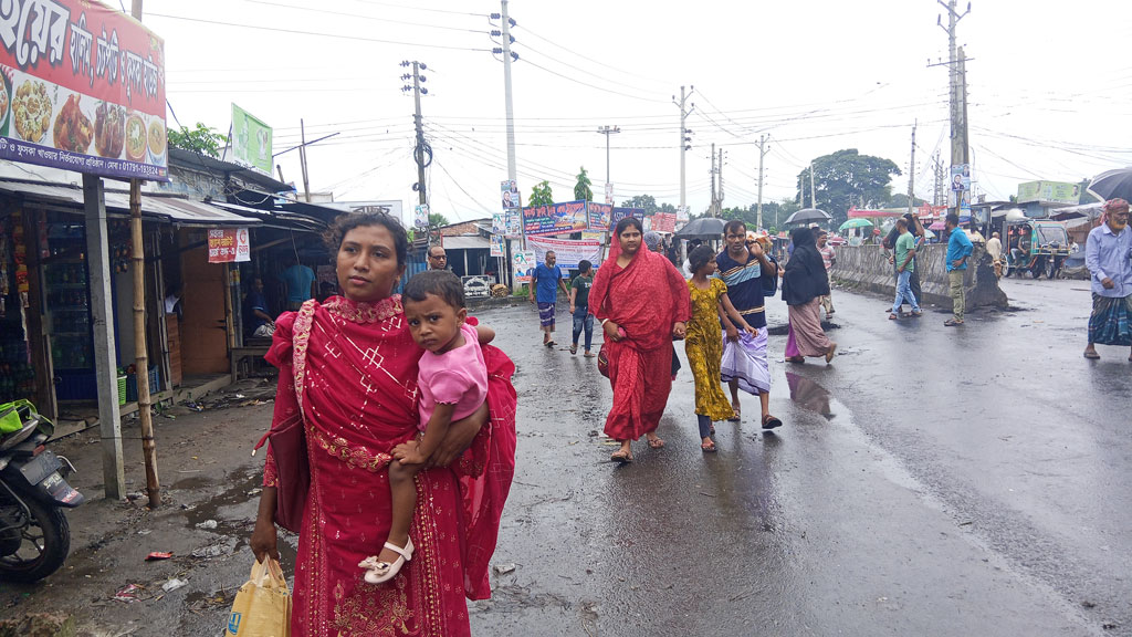 ভাঙ্গায় চলছে অবরোধ: ট্রেন আটকে নামিয়ে দেওয়া হলো যাত্রীদের