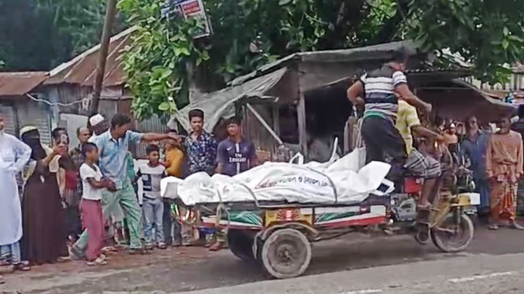 ফরিদপুরে দাঁড়িয়ে থাকা মাহিন্দ্রাকে বাসের ধাক্কা, নিহত ৫