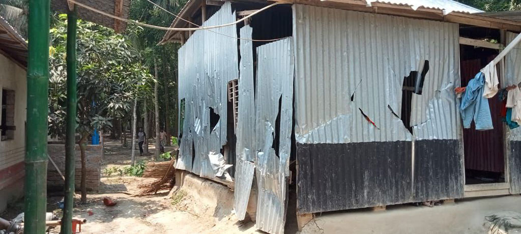 সালথায় আকিকার মাংস নিয়ে দ্বন্দ্ব: ৩০ বাড়ি ভাঙচুর, লুট