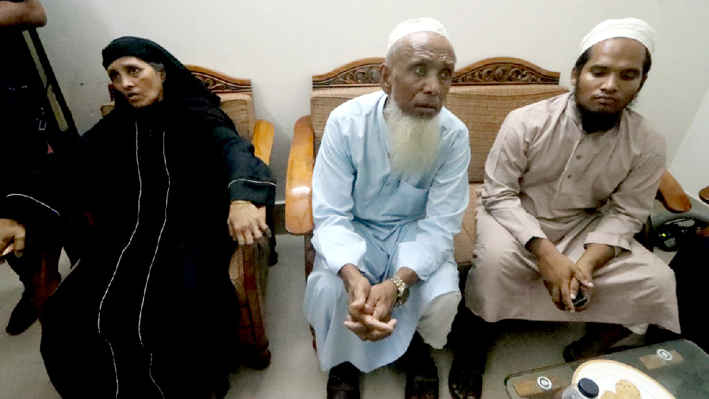 ফরিদপুরে পাসপোর্ট করতে এসে তিন রোহিঙ্গাসহ আটক ৫