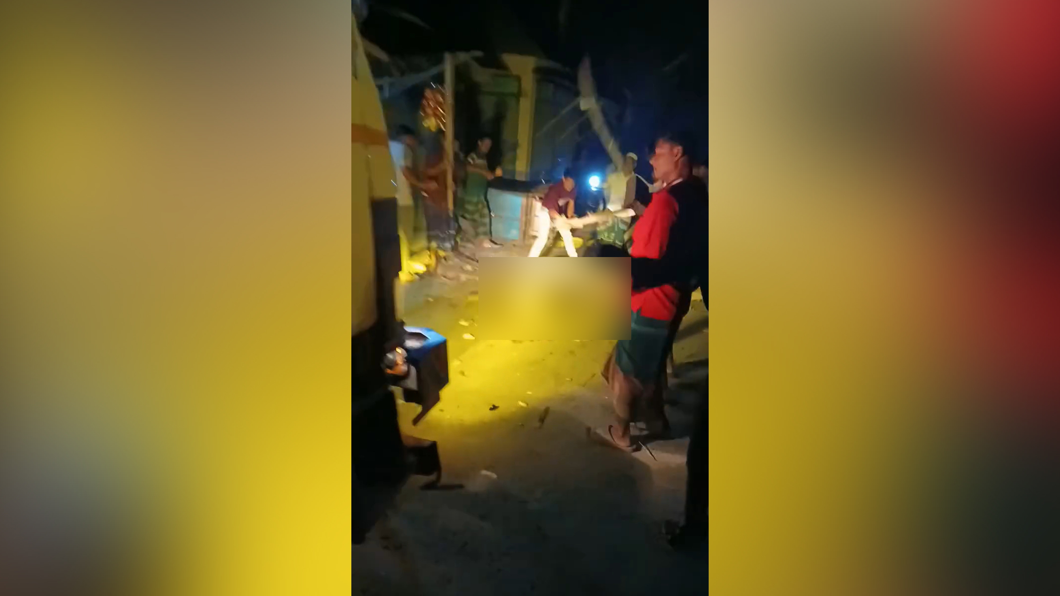 কয়েক ধাপে ট্রাকের চাপায় কমপক্ষে ২০ জন আহত, গণপিটুনিতে চালক নিহত