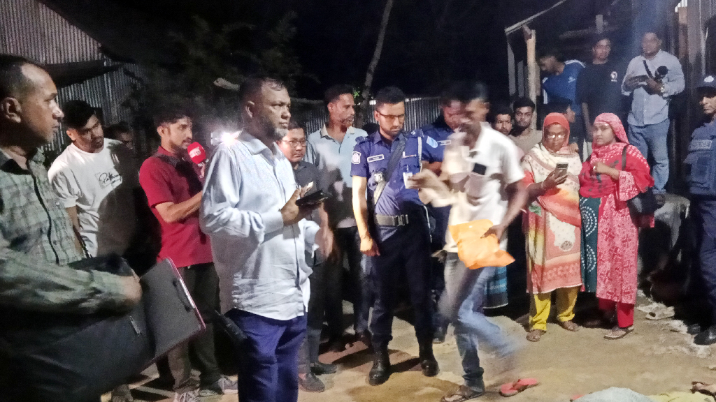 ফরিদপুরে দাদি-ফুফুসহ তিনজনকে কুপিয়ে হত্যা