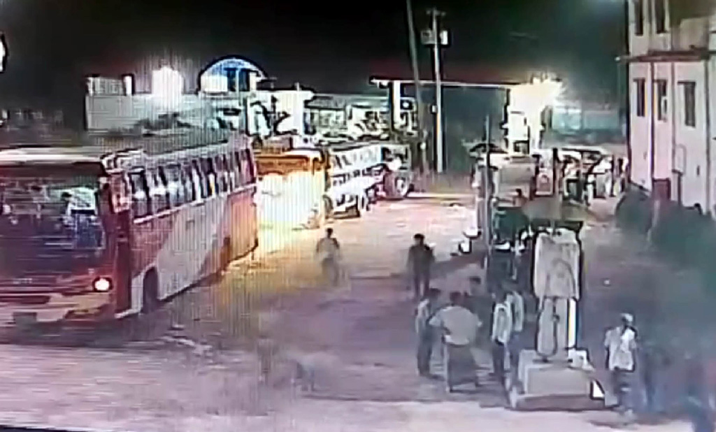 ড্রামে তেল না দেওয়ায় হামলা, অনির্দিষ্টকালের জন্য দুই ফিলিং স্টেশন বন্ধ