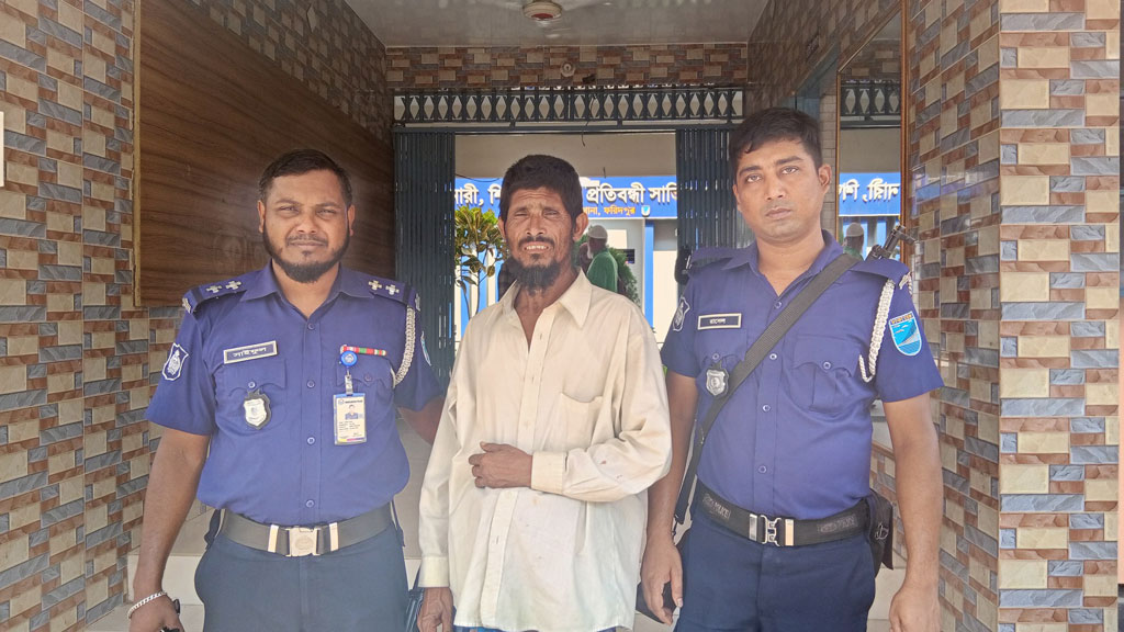 প্রতিপক্ষকে ফাঁসাতে স্বেচ্ছায় আত্মগোপনে কৃষক, দাবি পুলিশের