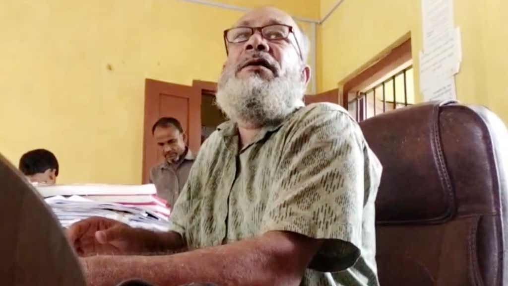 ঘুষ নিয়ে দ্রুত কাজ করে দেওয়ার আশ্বাস ভূমি কর্মকর্তার, ভিডিও ভাইরাল