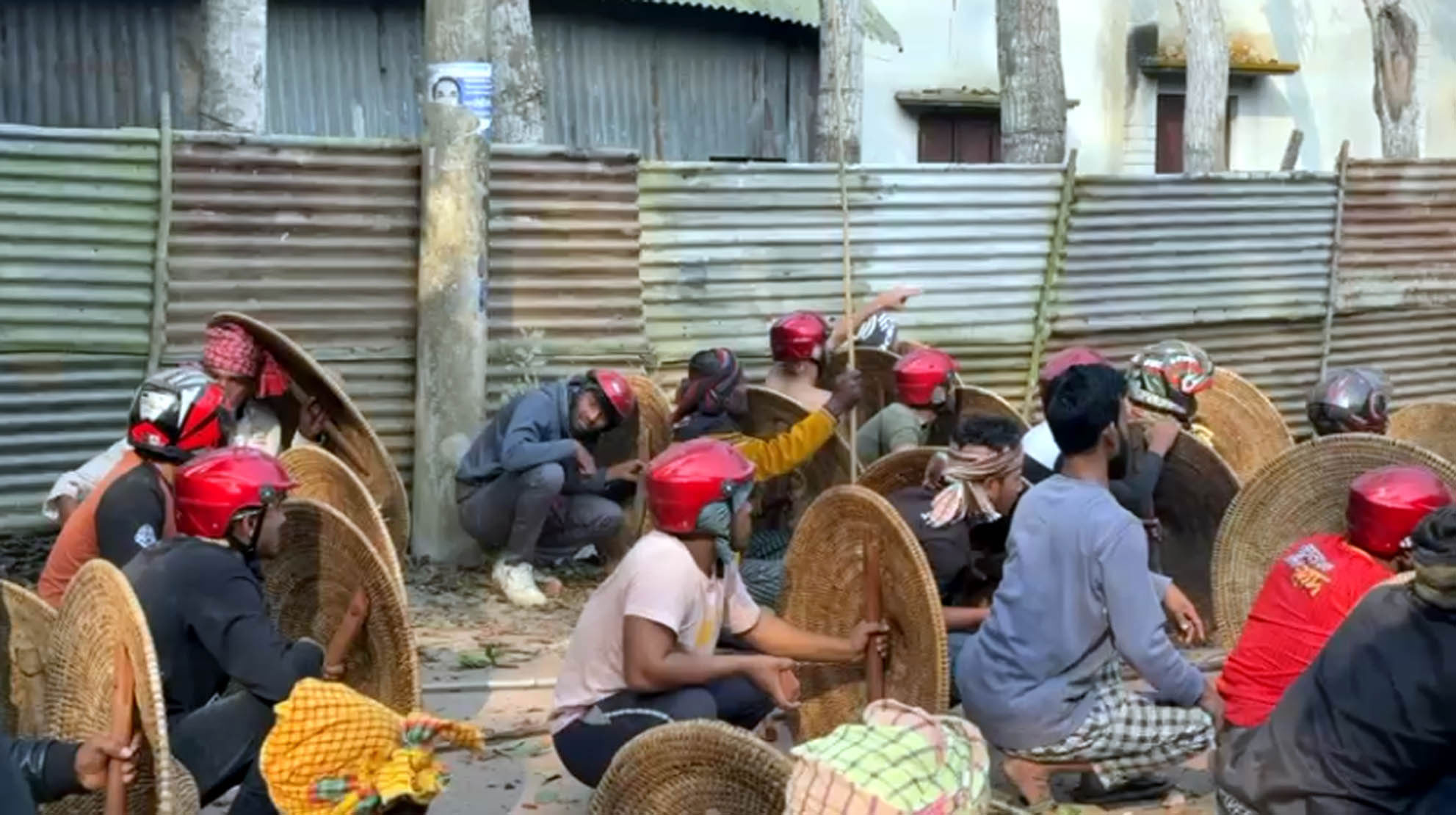 ফরিদপুরে দুই পক্ষের মধ্যে চার ঘণ্টা ধরে সংঘর্ষ, আহত ২৫