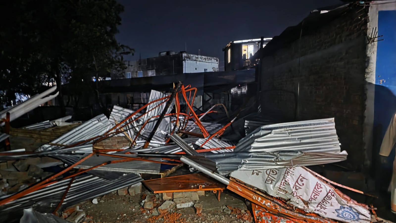 ফরিদপুরে মাদ্রাসা ঘর গুঁড়িয়ে দেওয়ার অভিযোগ, পরে সুপারশপে আগুন