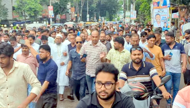 এ কে আজাদের বাড়িতে হাঙ্গামা: জামিন পাওয়া নেতাদের নিয়ে বিএনপির বিক্ষোভ