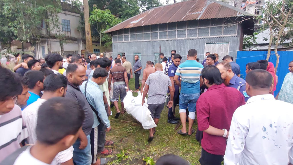 যুবককে হত্যার পর লাশের ওপর ছুরি ও সিগারেটের প্যাকেট রেখে গেল দুর্বৃত্তরা