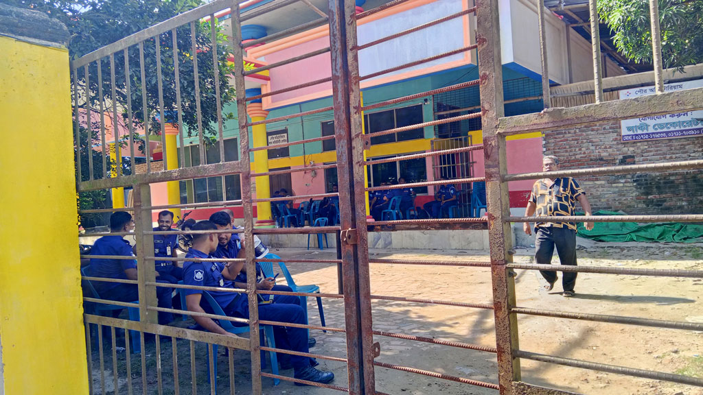 শ্রমিক ইউনিয়নের ব্যানারে ‘জিয়া-খালেদার ছবি না থাকায়’ উত্তেজনা, সভা বন্ধ