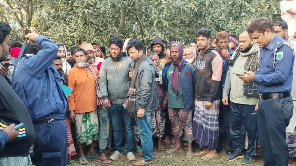 পুকুরপাড়ে পড়ে ছিল পাহারাদারের রক্তাক্ত মরদেহ