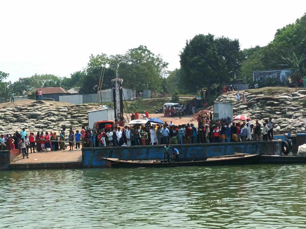 ফেরিঘাটে বাসডুবি: তদন্তে দুই কমিটি, তিন কর্মদিবসের মধ্যে প্রতিবেদন