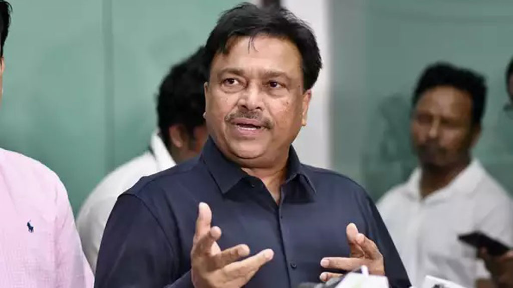 ফারুক কেন নিঃসঙ্গ হলেন