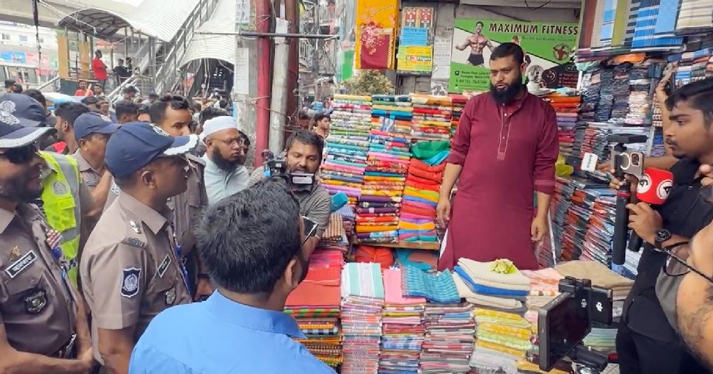 উচ্ছেদ অভিযানের খবরে বন্ধ ফার্মগেটের ফুটপাতের অধিকাংশ দোকান