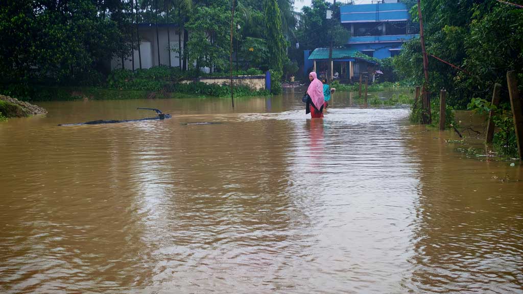 ফটিকছড়ির নিম্নাঞ্চলে ঢুকছে পানি, বাড়ছে বন্যার শঙ্কা