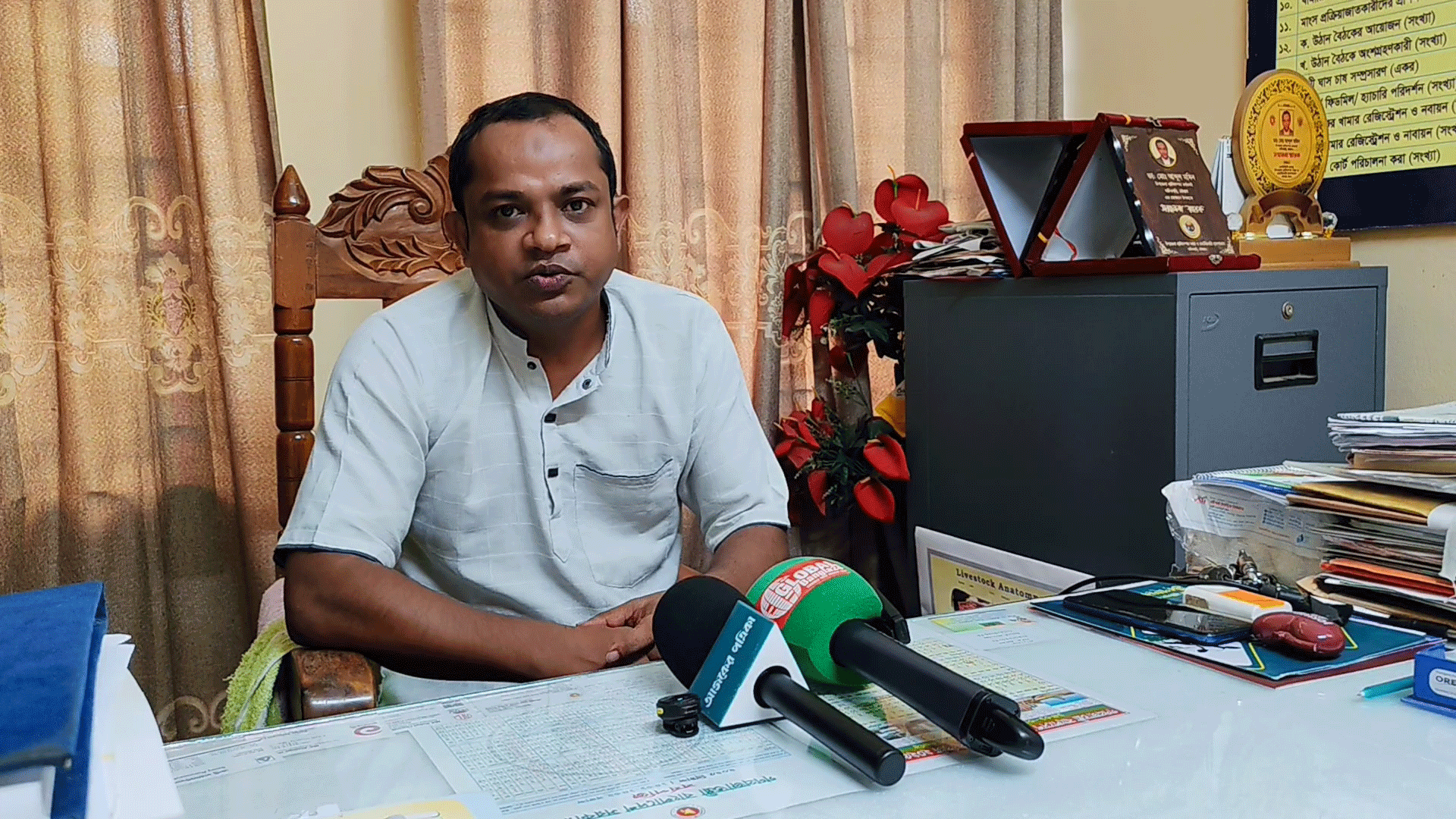 বিনা মূল্যের ছাগল বিতরণে টাকা নেওয়ার অভিযোগ, আরও যত অনিয়ম