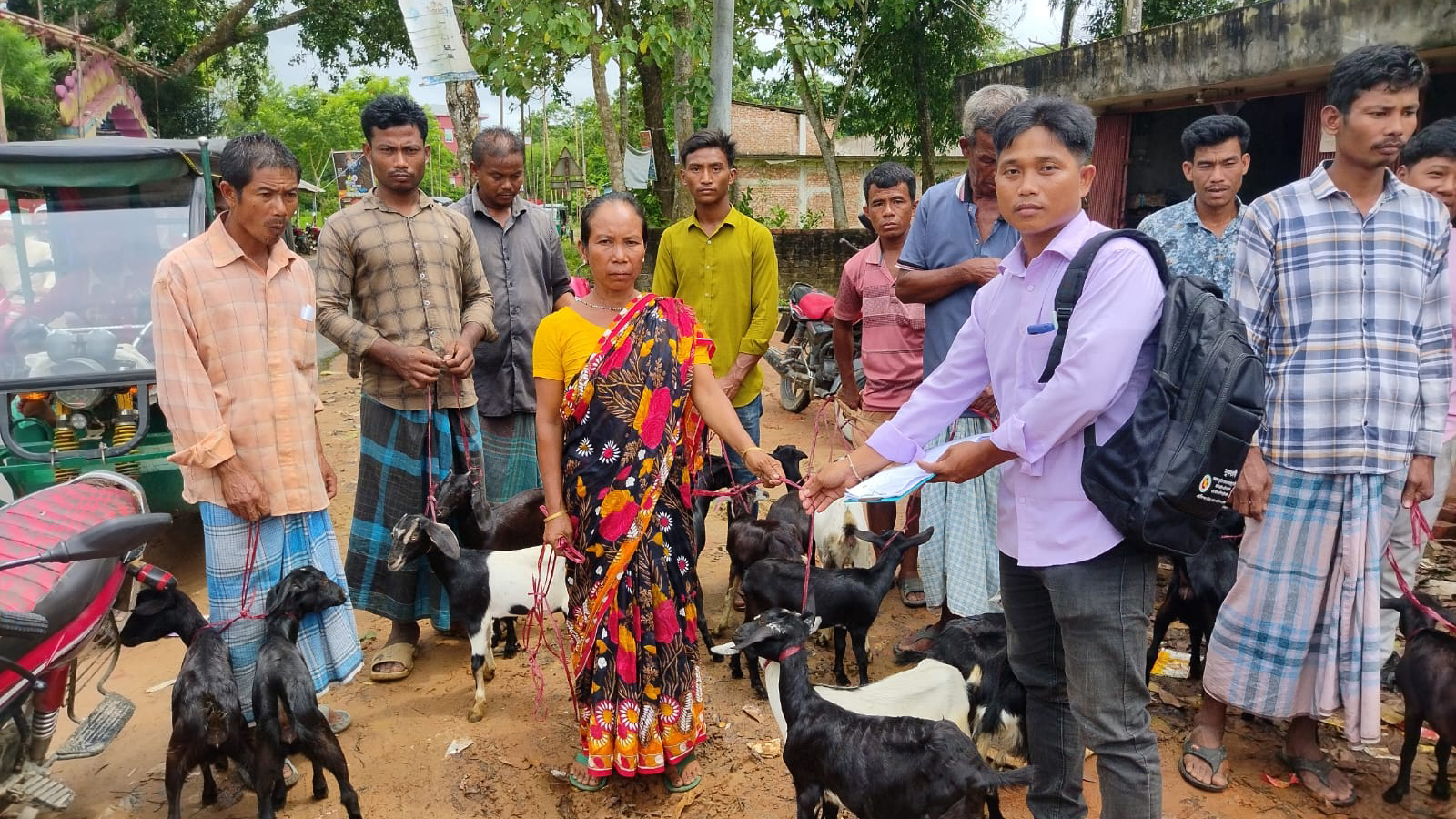 ২০০ উপকারভোগী, ৪০০ ছাগল—বিতরণ নিয়ে যত প্রশ্ন