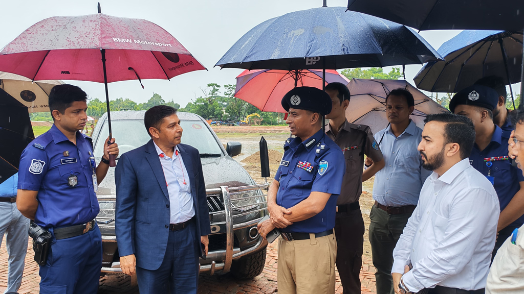 প্রধানমন্ত্রীর সম্ভাব্য সফর ঘিরে ফটিকছড়িতে প্রস্তুতি, পরিদর্শনে বিভাগীয় কমিশনার
