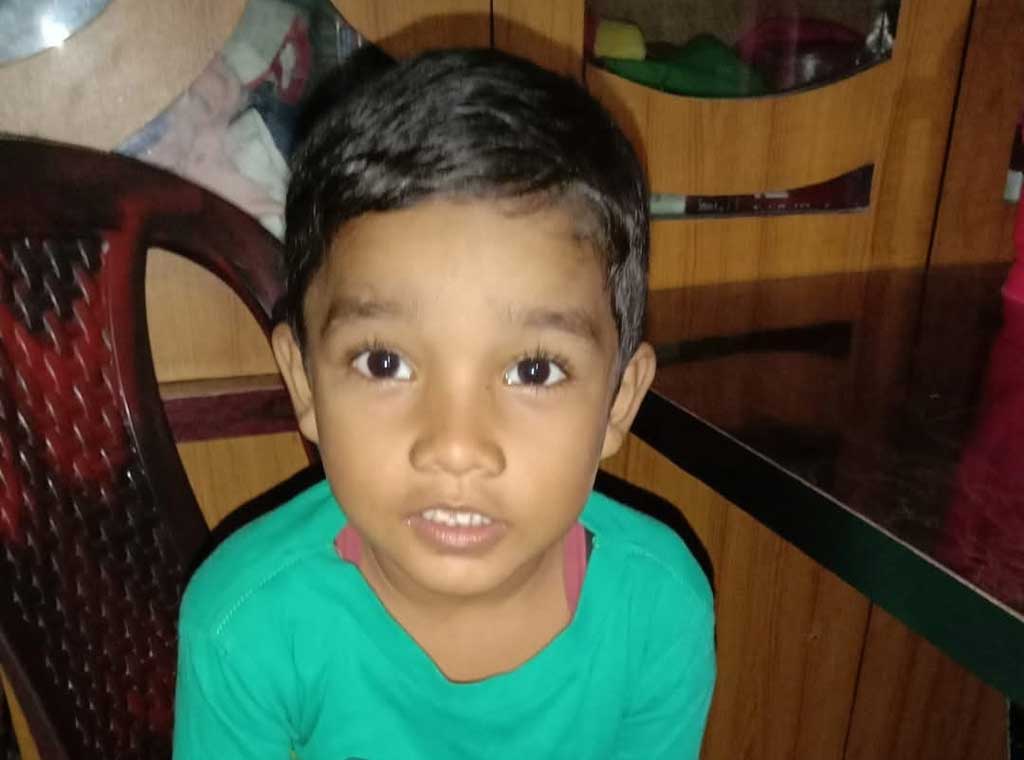 বাবার ট্রাক্টরের নিচে চাপা পড়ে শিশুর মৃত্যু