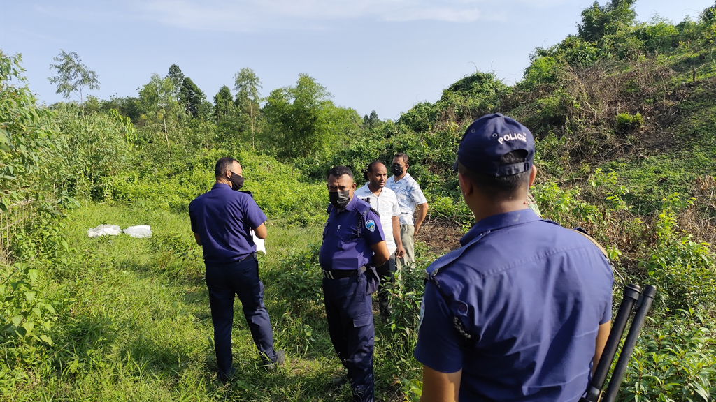 এবার টিলার খাদে মিলল মানুষের মাথার খুলি