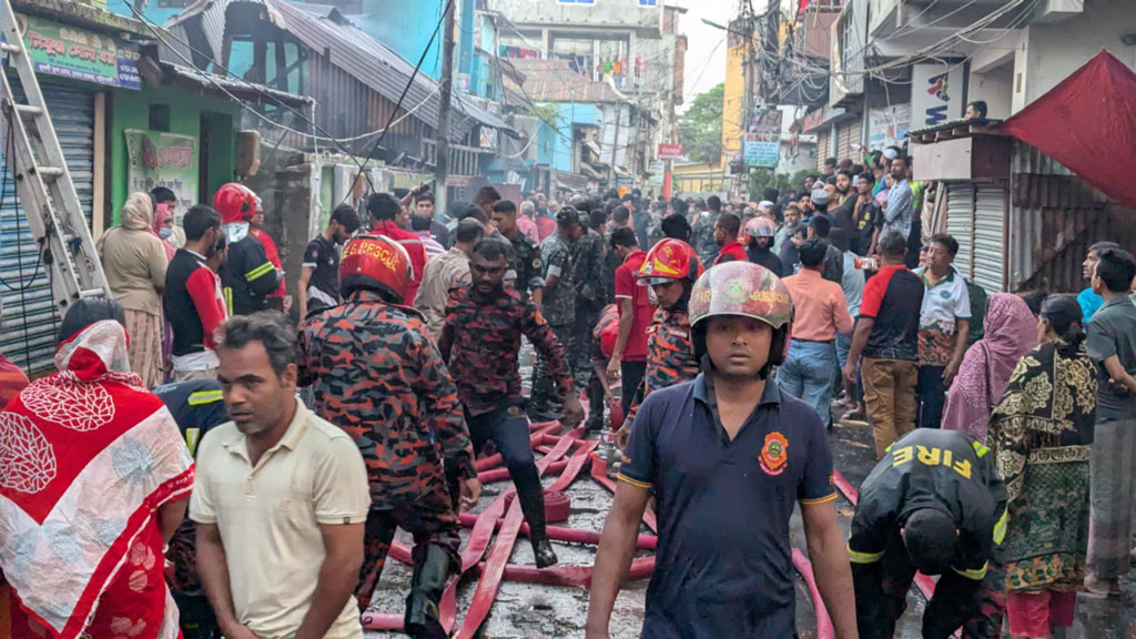 পটুয়াখালীতে আগুনে পুড়ল ৫ বসতঘরসহ ব্যবসাপ্রতিষ্ঠান