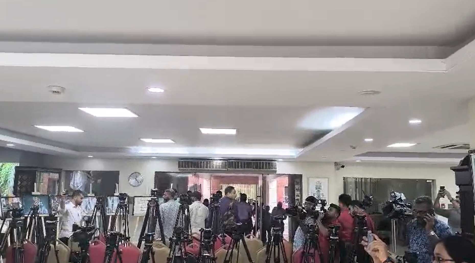 ফরেন সার্ভিস একাডেমিতে বেজে উঠল ফায়ার অ্যালার্ম, সংলাপ সাময়িক স্থগিত