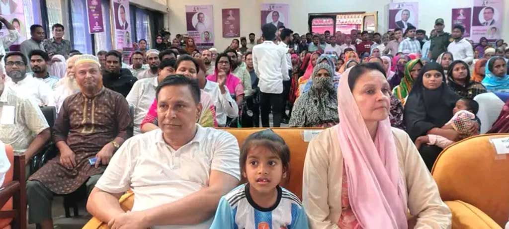 পীরগঞ্জে ফ্যামিলি কার্ড বিতরণ কার্যক্রমের উদ্বোধন, প্রথম পর্যায়ে পেলেন ৬৬৫ জন