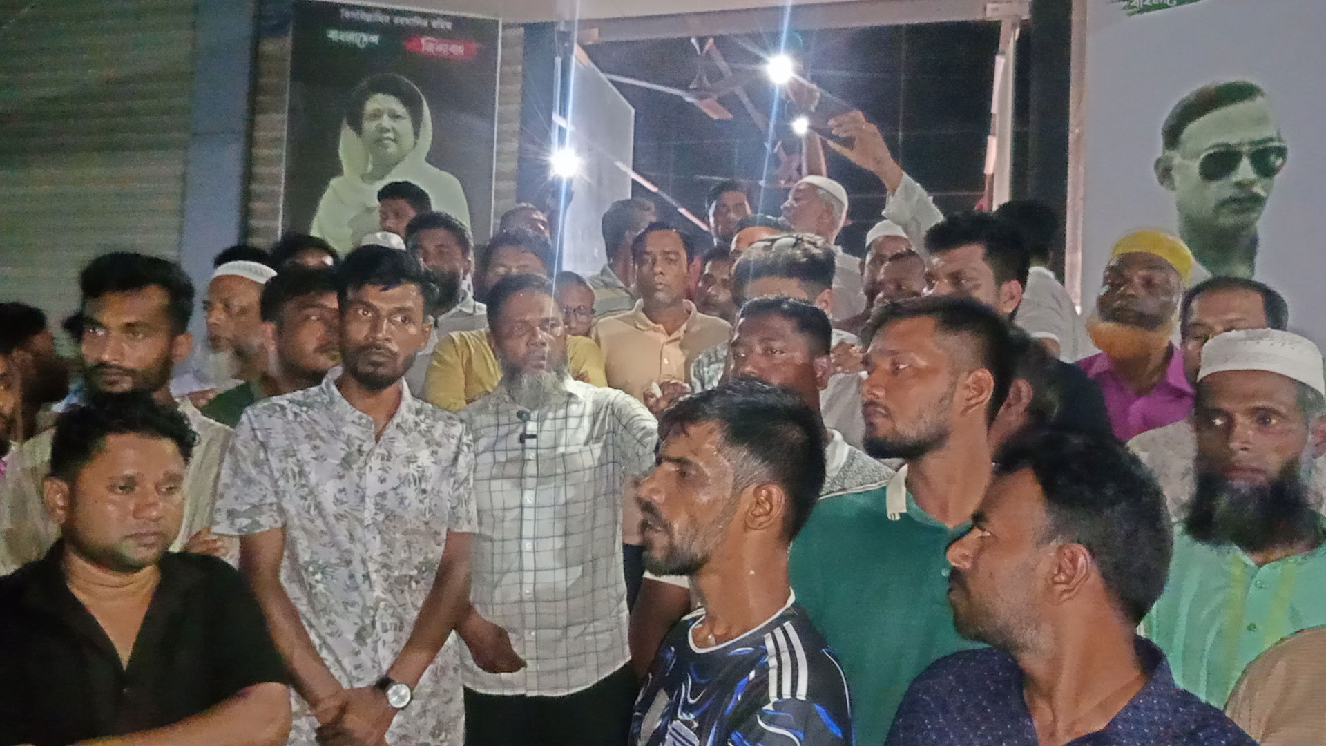 আওয়ামী লীগ নেতা-কর্মীদের ‘প্রতিহতের’ ঘোষণা দিয়ে নেছারাবাদে বিএনপির বিক্ষোভ মিছিল