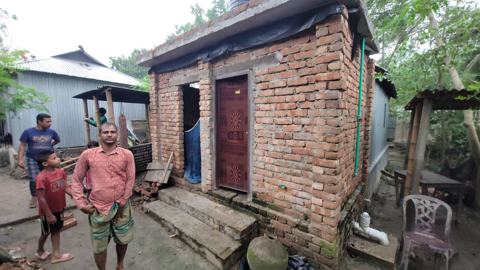 সরকারি রাস্তার ইট তুলে বাড়িতে বাথরুম নির্মাণের অভিযোগ ইউপি সদস্যের বিরুদ্ধে