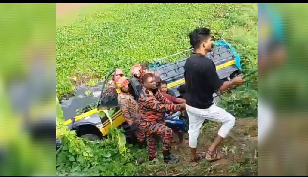 হবিগঞ্জে পিকআপ খাদে পড়ে নারীসহ নিহত ৪