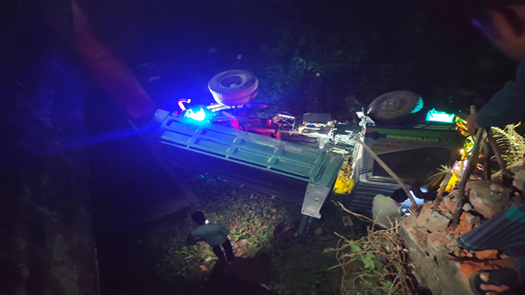 চকরিয়ায় পিকআপের ধাক্কায় বাবা নিহত, ছেলে আহত